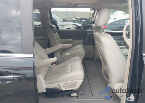 2010 Chrysler Town & Country Touring из США, поврежденный, VIN 2A4RR5D15AR152841